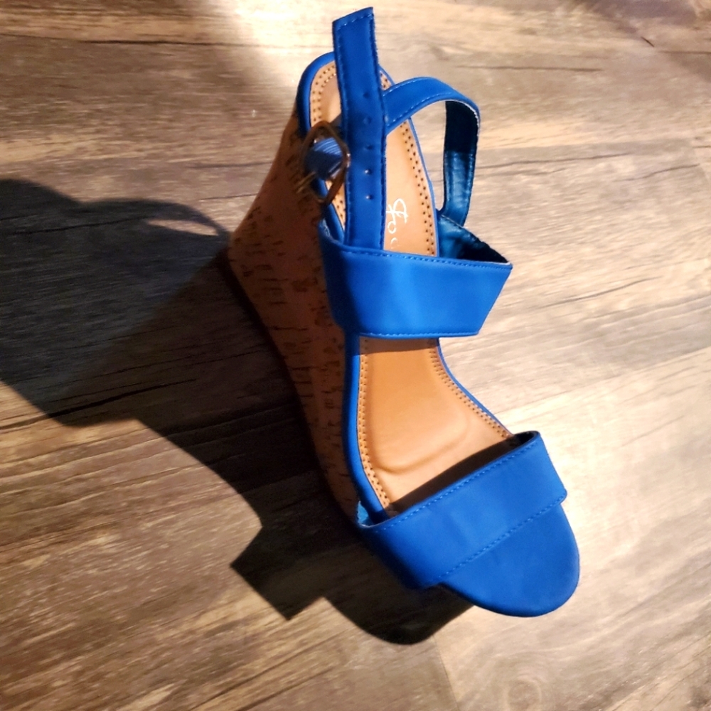 Forever 21 blue platforms size 6.5